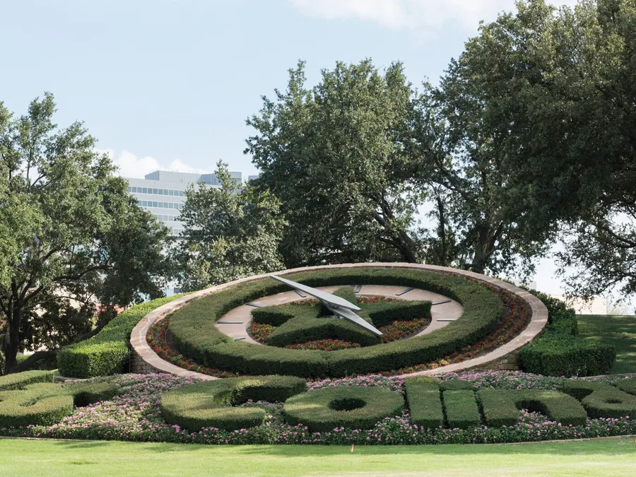 The topiary clock landmark in Las Colinas, Irving