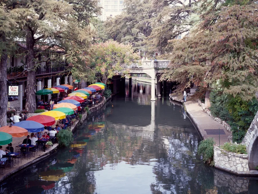 Cafés a lo largo del River Walk de San Antonio